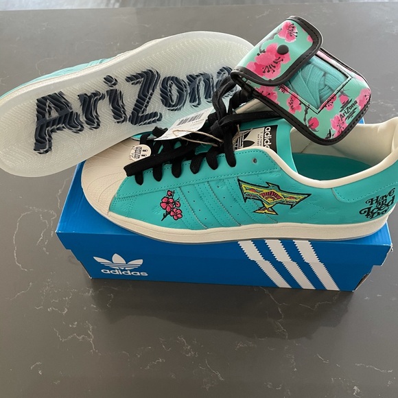Adidas
SuperStar Arizona